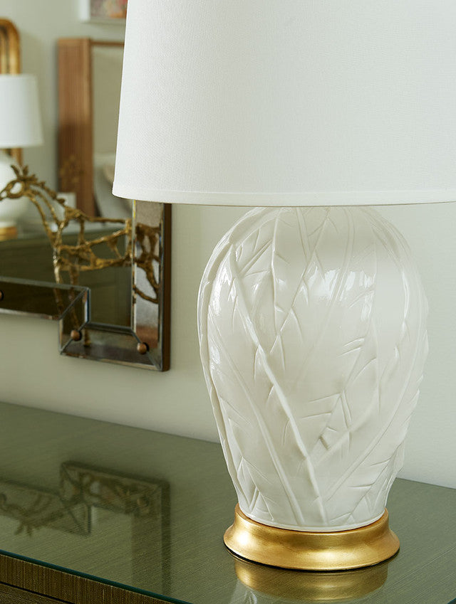 Tobacco Leaf Lamp with 17 Inch Shade